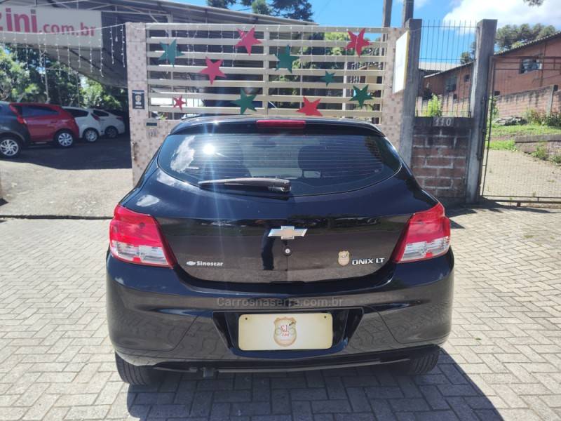 CHEVROLET - ONIX - 2015/2015 - Preta - R$ 44.900,00