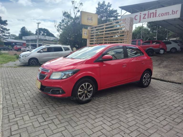 CHEVROLET - ONIX - 2015/2016 - Vermelha - R$ 56.900,00