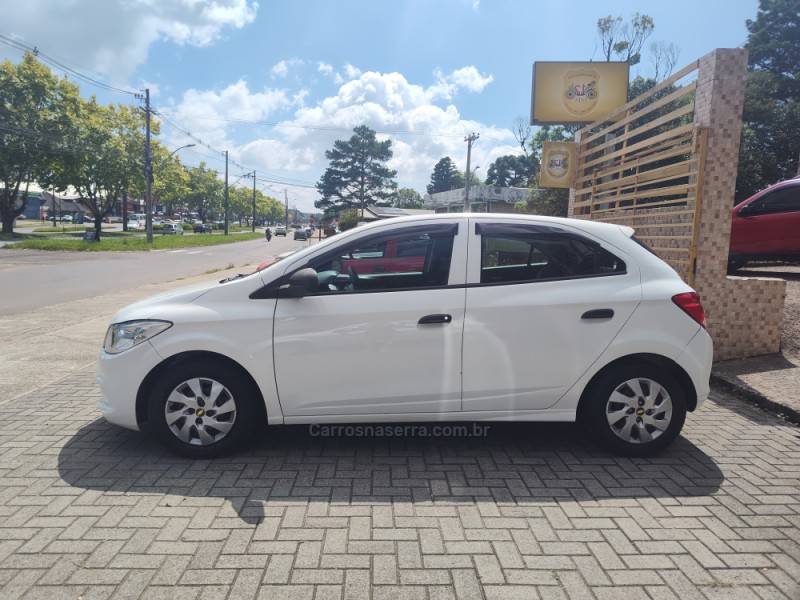 CHEVROLET - ONIX - 2018/2018 - Branca - R$ 47.900,00