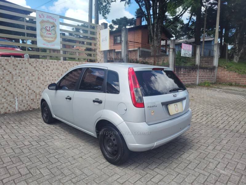 FORD - FIESTA - 2011/2012 - Prata - R$ 19.900,00