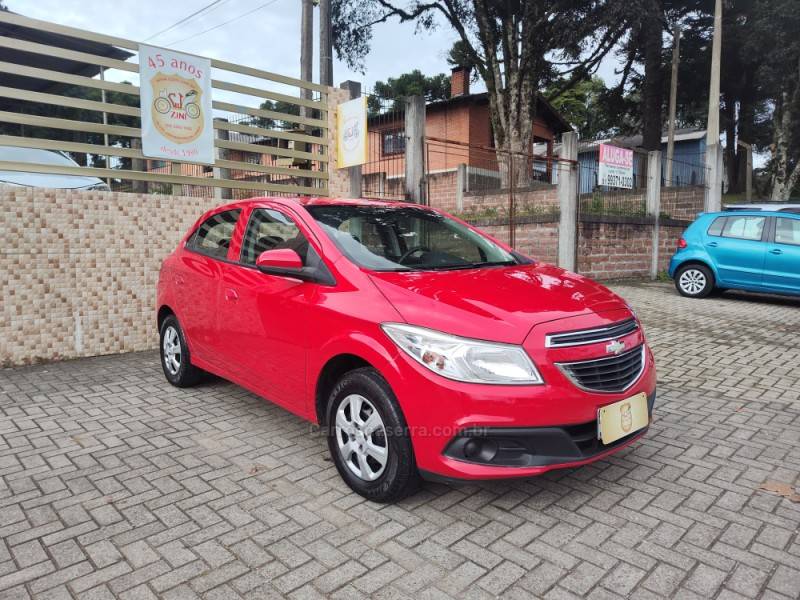 CHEVROLET - ONIX - 2014/2014 - Vermelha - R$ 45.900,00