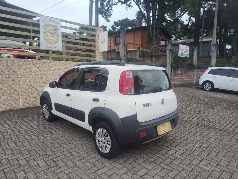 FIAT - UNO - 2011/2012 - Branca - R$ 29.900,00
