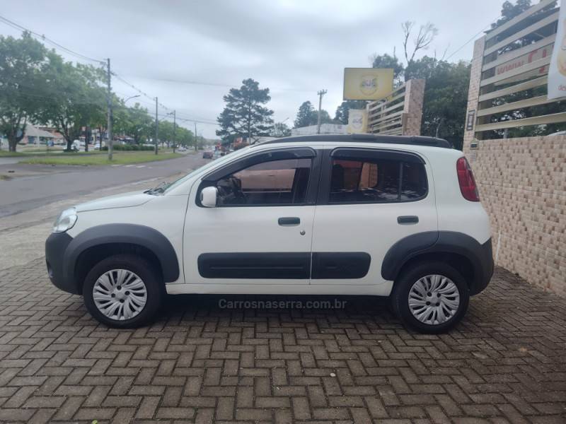 FIAT - UNO - 2011/2012 - Branca - R$ 29.900,00