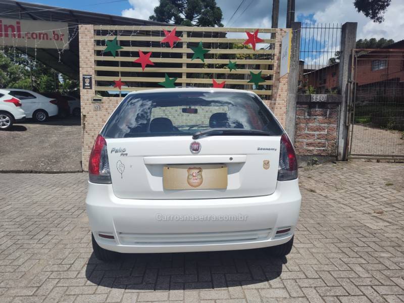 FIAT - PALIO - 2010/2011 - Branca - R$ 26.900,00