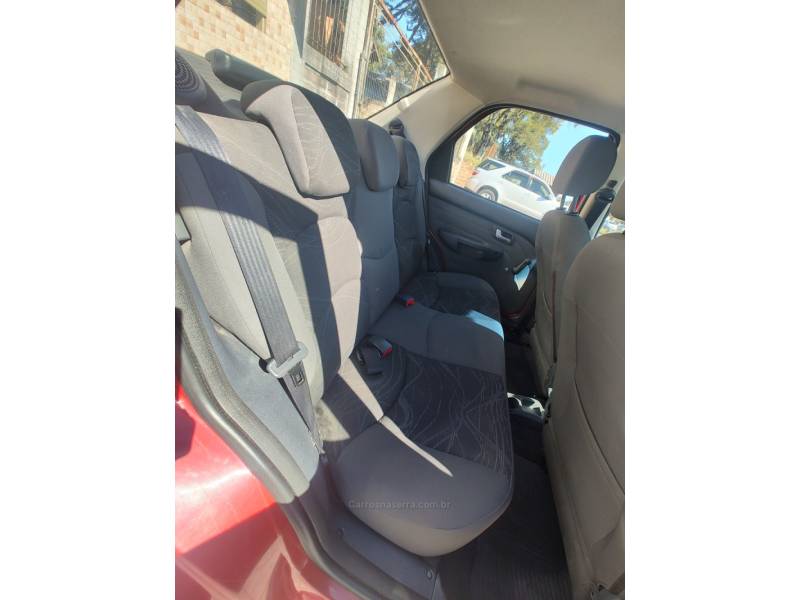 FIAT - SIENA - 2014/2015 - Vermelha - R$ 36.900,00
