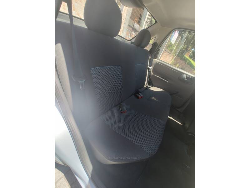 CHEVROLET - CLASSIC - 2011/2012 - Prata - R$ 27.900,00