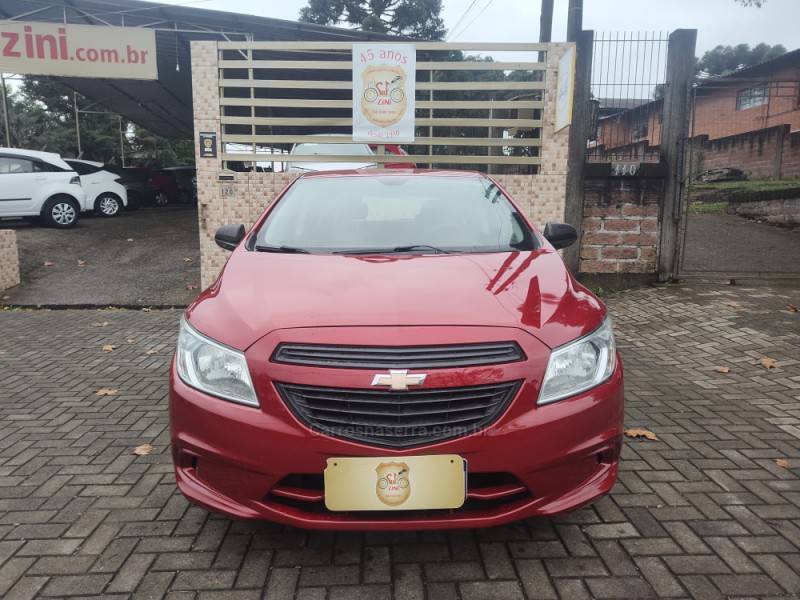 CHEVROLET - ONIX - 2017/2018 - Vermelha - R$ 46.900,00