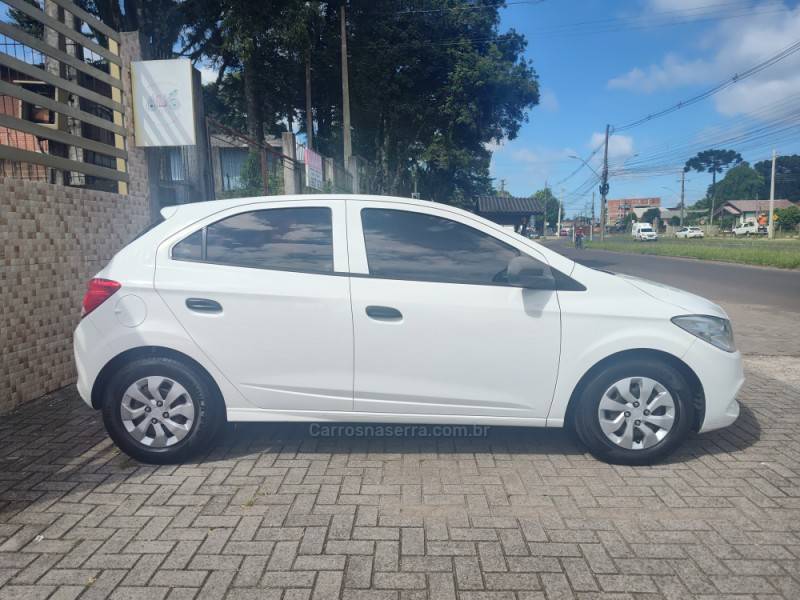 CHEVROLET - ONIX - 2018/2018 - Branca - R$ 44.900,00