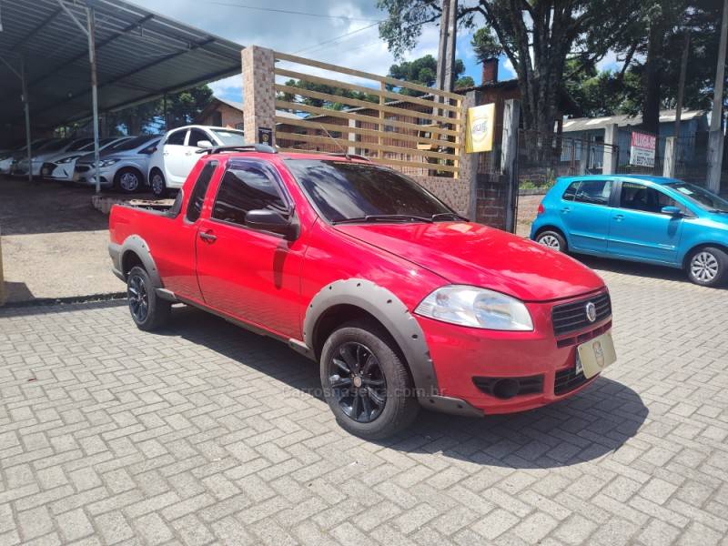 FIAT - STRADA - 2010/2011 - Vermelha - R$ 39.900,00