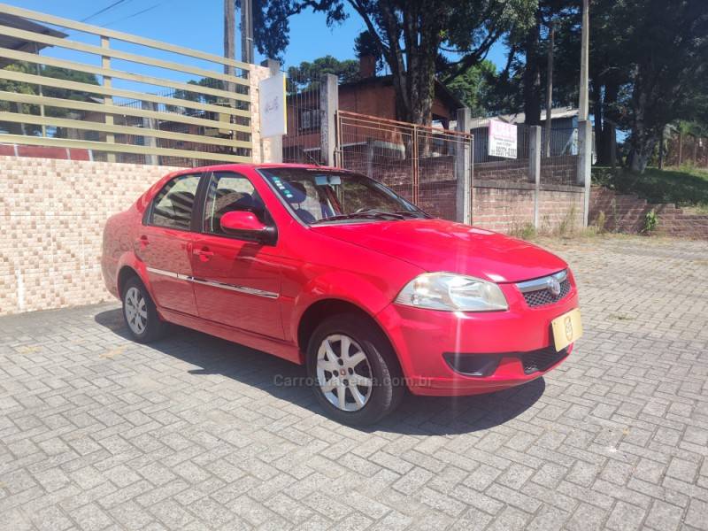 FIAT - SIENA - 2014/2015 - Vermelha - R$ 35.900,00