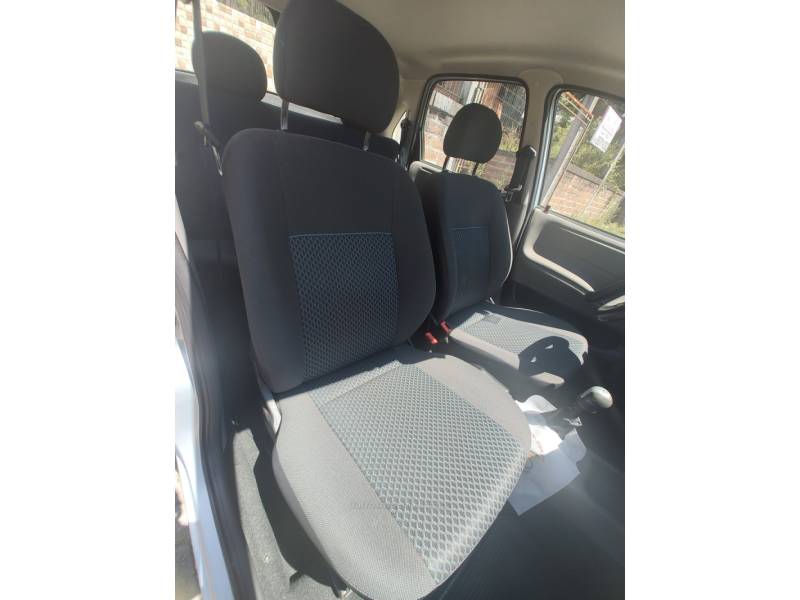 CHEVROLET - CLASSIC - 2011/2012 - Prata - R$ 27.900,00