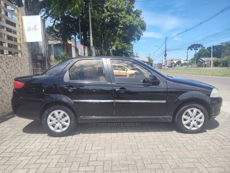 FIAT - SIENA - 2012/2013 - Preta - R$ 29.900,00