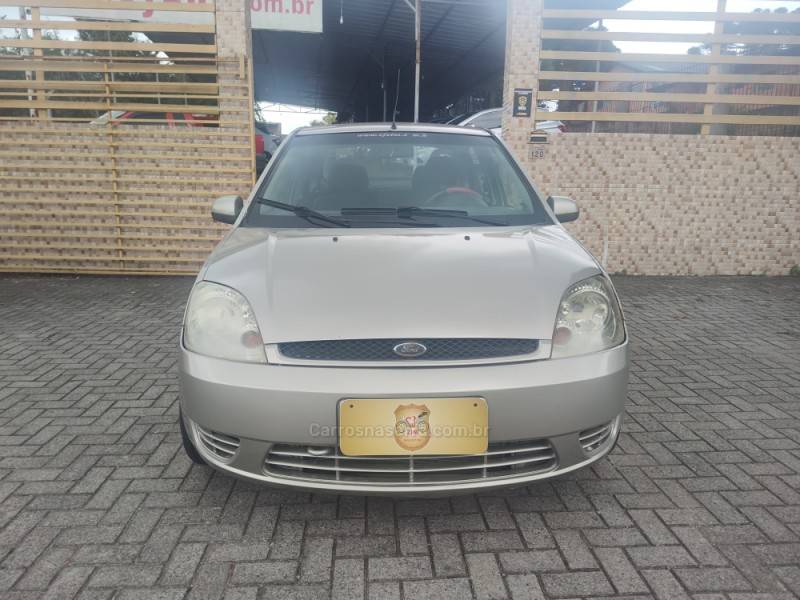 FORD - FIESTA - 2006/2007 - Prata - R$ 21.900,00