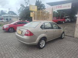 FORD - FIESTA - 2006/2007 - Prata - R$ 21.900,00