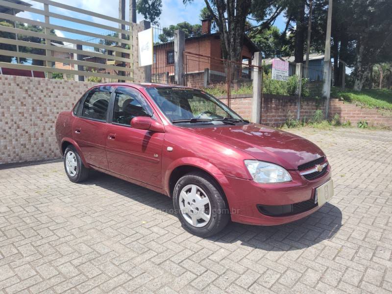 CHEVROLET - CLASSIC - 2010/2011 - Vermelha - R$ 24.900,00