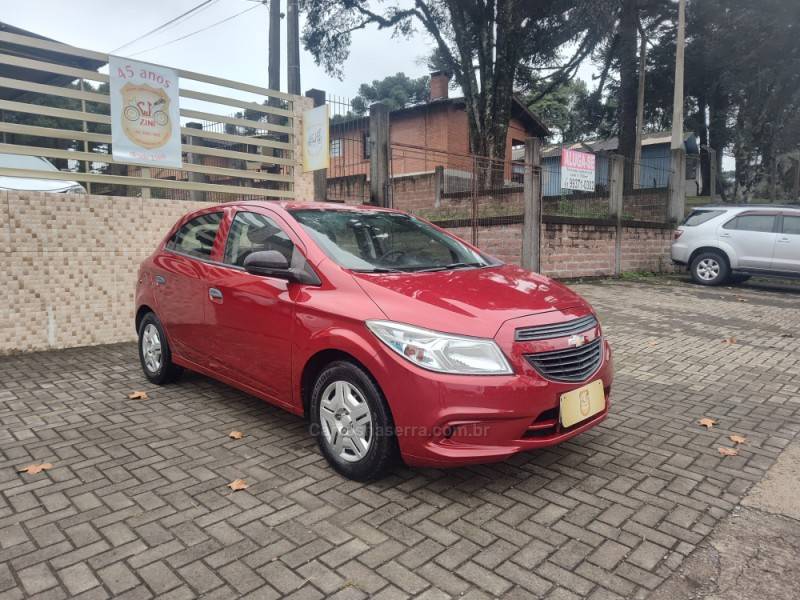 CHEVROLET - ONIX - 2017/2018 - Vermelha - R$ 46.900,00