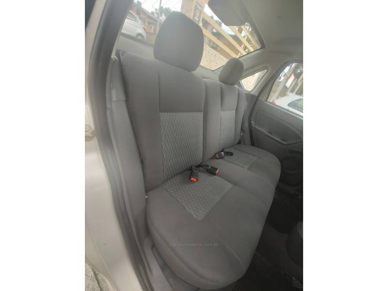 FORD - FIESTA - 2006/2007 - Prata - R$ 21.900,00