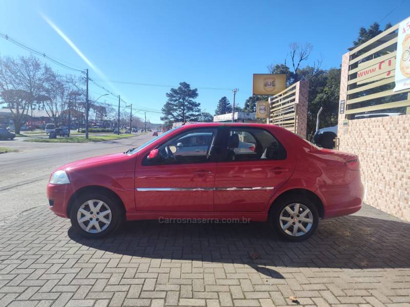 FIAT - SIENA - 2014/2015 - Vermelha - R$ 36.900,00