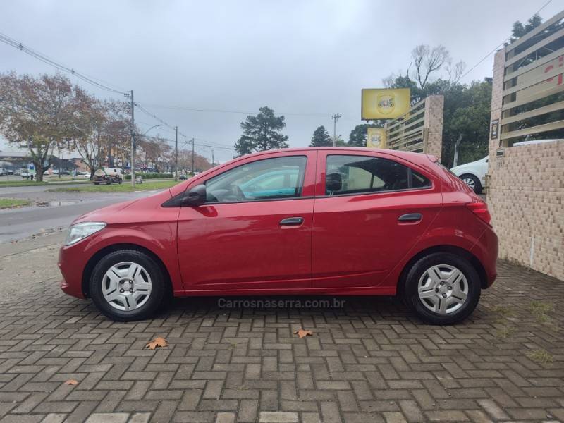 CHEVROLET - ONIX - 2017/2018 - Vermelha - R$ 46.900,00