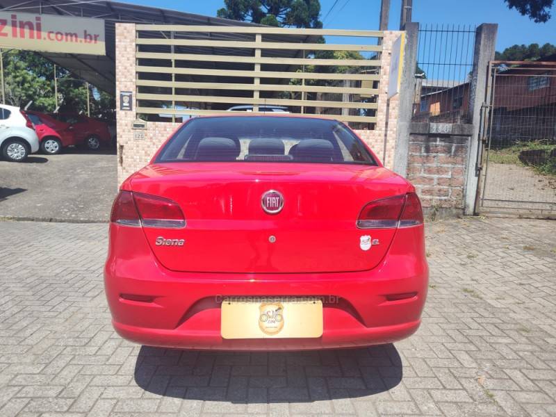 FIAT - SIENA - 2014/2015 - Vermelha - R$ 35.900,00