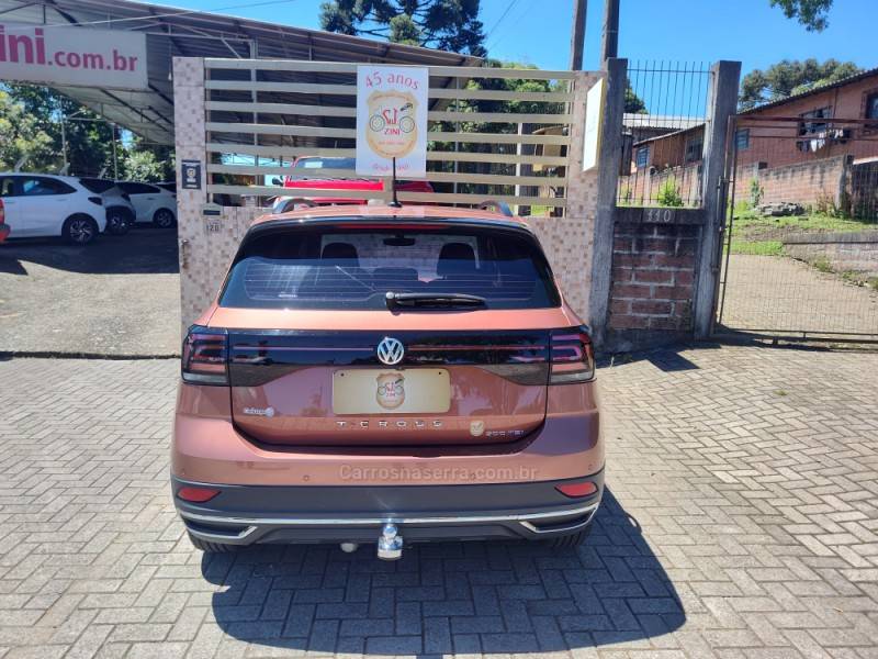 VOLKSWAGEN - T-CROSS - 2020/2021 - Marrom - R$ 104.900,00