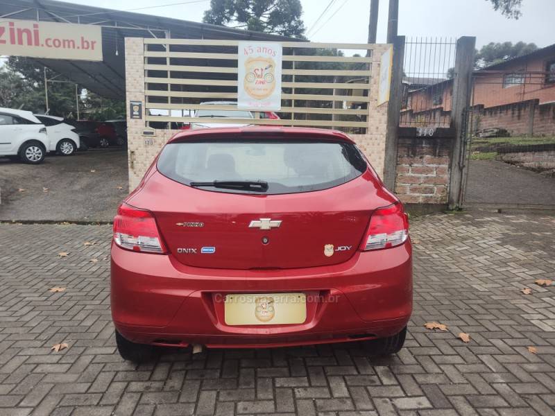 CHEVROLET - ONIX - 2017/2018 - Vermelha - R$ 46.900,00