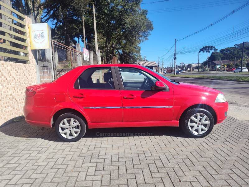 FIAT - SIENA - 2014/2015 - Vermelha - R$ 36.900,00