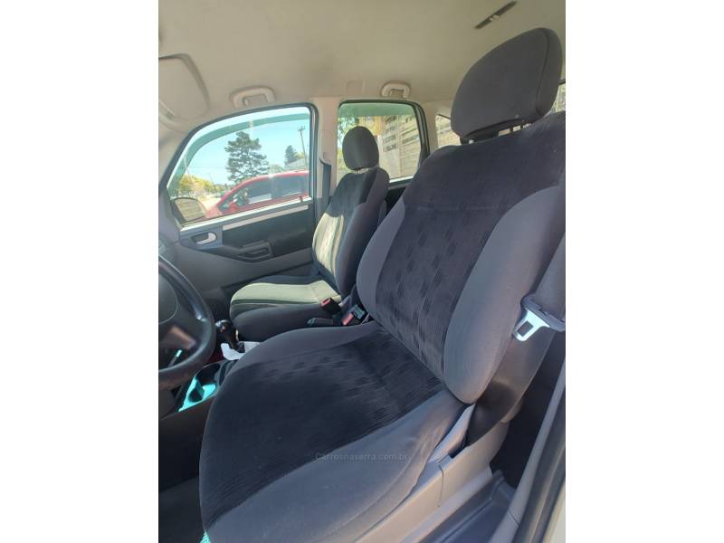 CHEVROLET - MERIVA - 2007/2008 - Prata - R$ 29.900,00