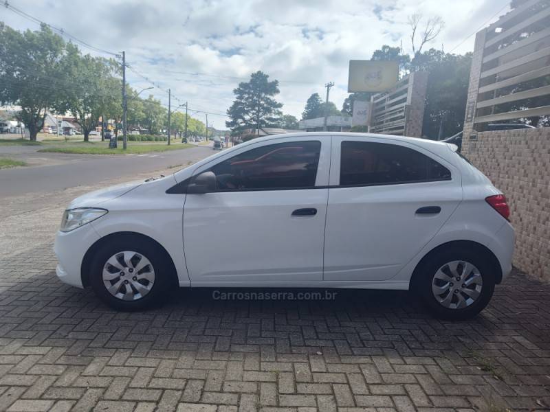 CHEVROLET - ONIX - 2018/2018 - Branca - R$ 44.900,00