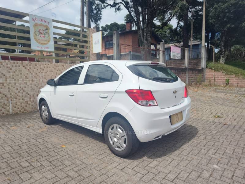 CHEVROLET - ONIX - 2014/2015 - Branca - R$ 45.900,00