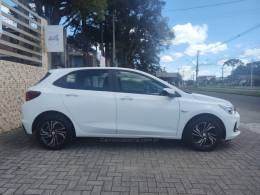 CHEVROLET - ONIX - 2023/2024 - Branca - R$ 69.900,00