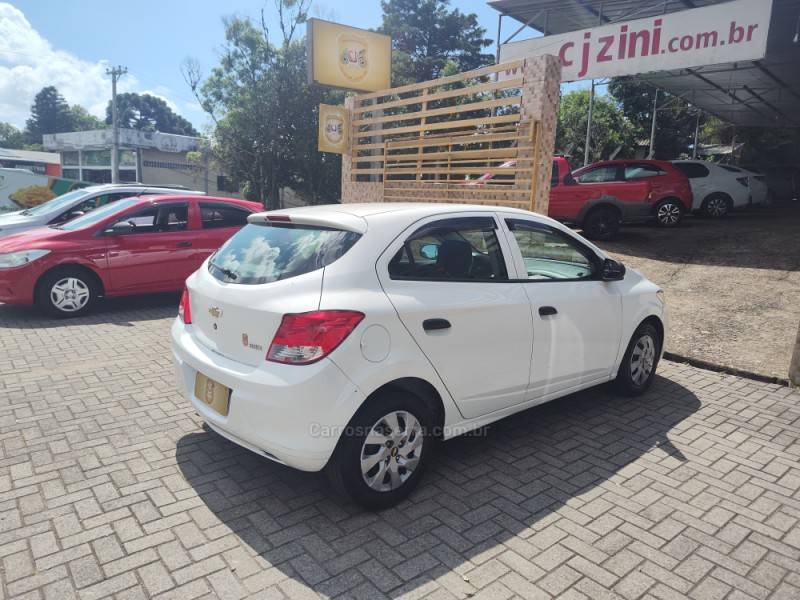 CHEVROLET - ONIX - 2018/2018 - Branca - R$ 47.900,00