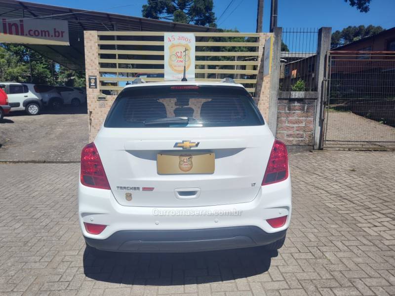 CHEVROLET - TRACKER - 2017/2018 - Branca - R$ 73.900,00