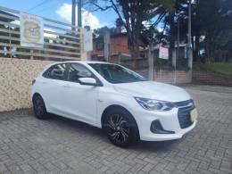 CHEVROLET - ONIX - 2023/2024 - Branca - R$ 69.900,00