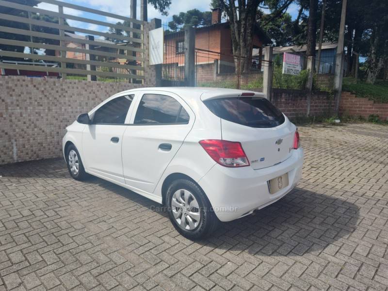 CHEVROLET - ONIX - 2018/2018 - Branca - R$ 44.900,00