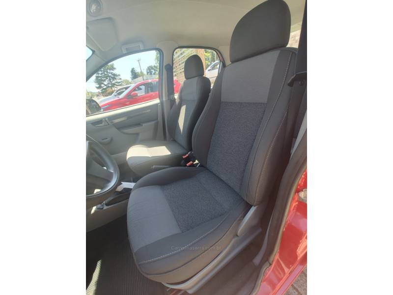 CHEVROLET - PRISMA - 2011/2012 - Vermelha - R$ 29.900,00