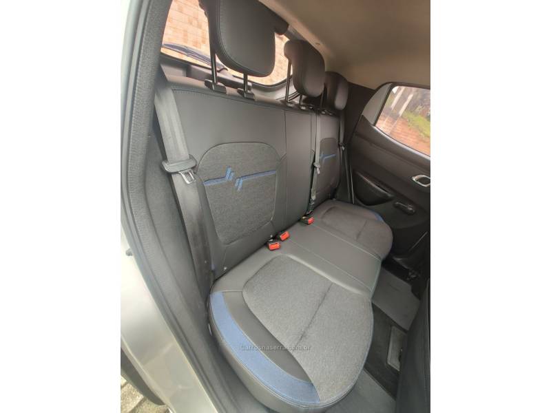 RENAULT - KWID - 2022/2023 - Prata - R$ 53.900,00