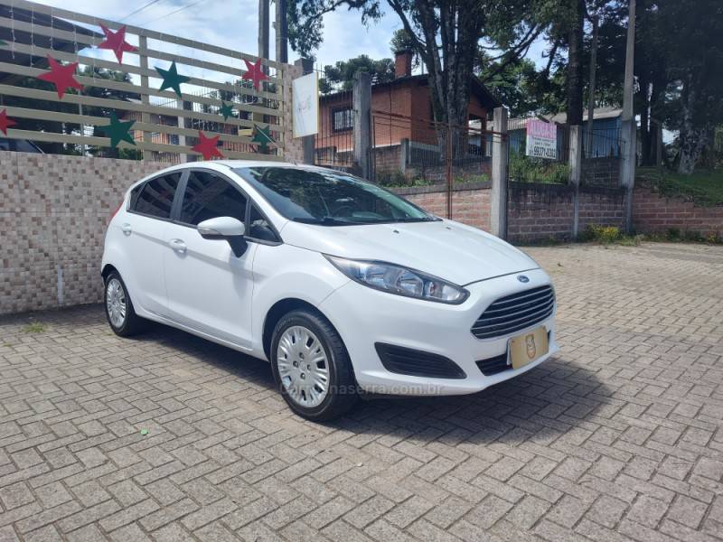 FORD - FIESTA - 2016/2017 - Branca - R$ 47.900,00