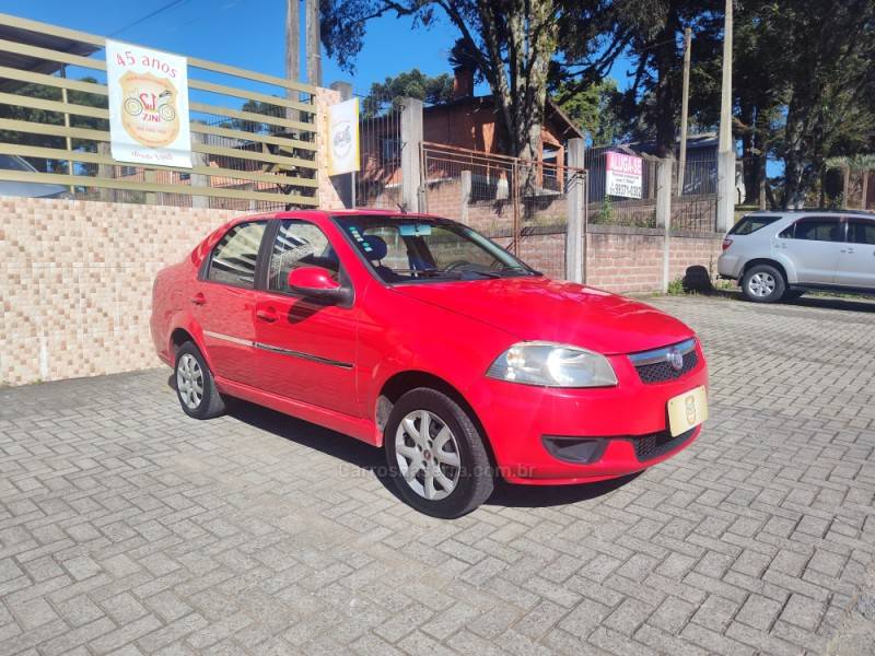 FIAT - SIENA - 2014/2015 - Vermelha - R$ 36.900,00