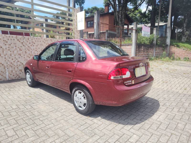 CHEVROLET - CLASSIC - 2010/2011 - Vermelha - R$ 24.900,00