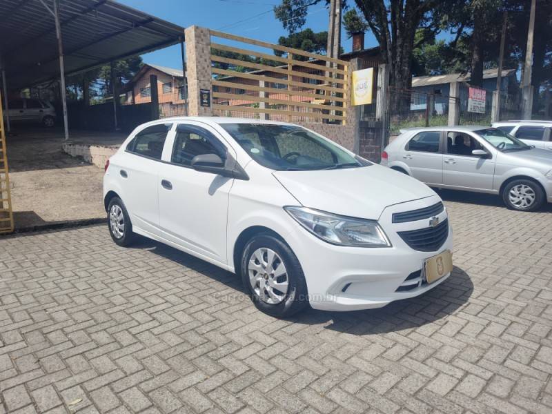 CHEVROLET - ONIX - 2018/2018 - Branca - R$ 47.900,00