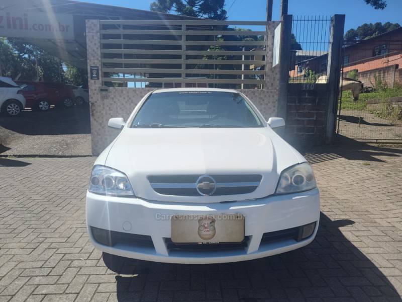CHEVROLET - ASTRA - 2010/2011 - Branca - R$ 39.900,00