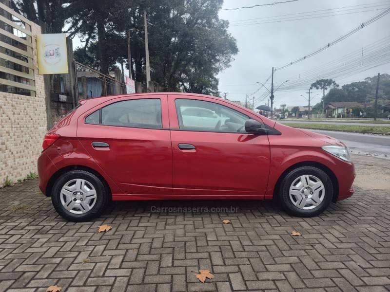 CHEVROLET - ONIX - 2017/2018 - Vermelha - R$ 46.900,00