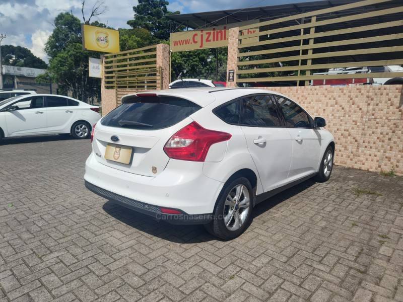 FORD - FOCUS - 2014/2014 - Branca - R$ 48.900,00