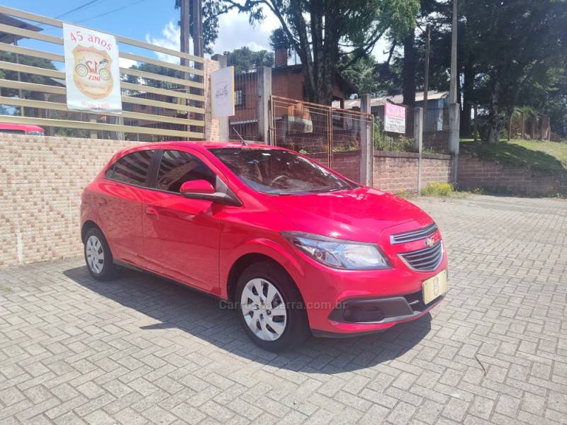 CHEVROLET - ONIX - 2014/2015 - Vermelha - R$ 47.900,00
