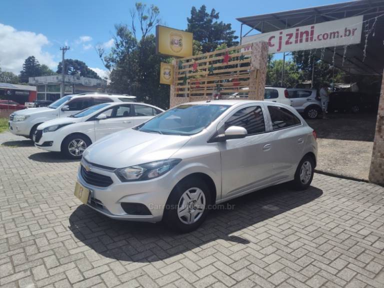 CHEVROLET - ONIX - 2018/2018 - Prata - R$ 52.900,00