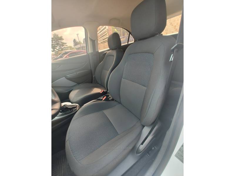 CHEVROLET - ONIX - 2018/2018 - Branca - R$ 44.900,00
