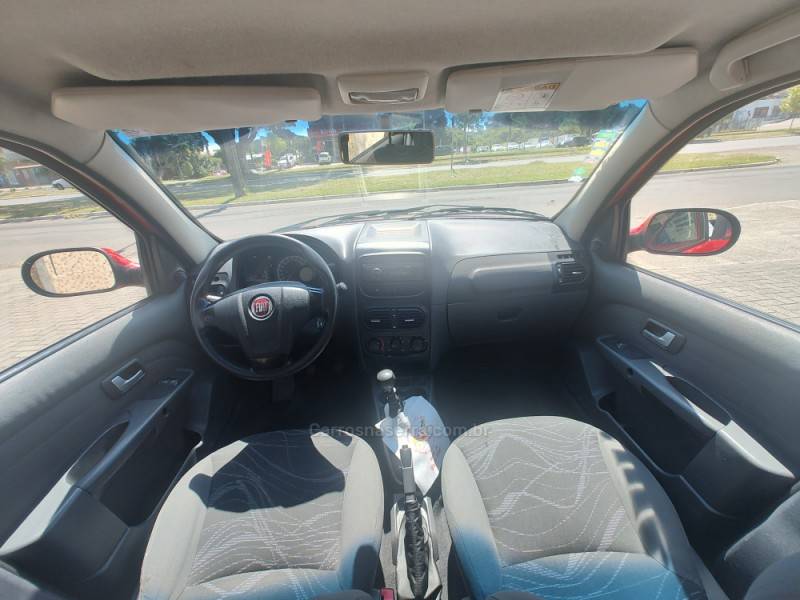 FIAT - SIENA - 2014/2015 - Vermelha - R$ 35.900,00