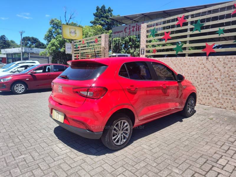 FIAT - ARGO - 2017/2018 - Vermelha - R$ 53.900,00