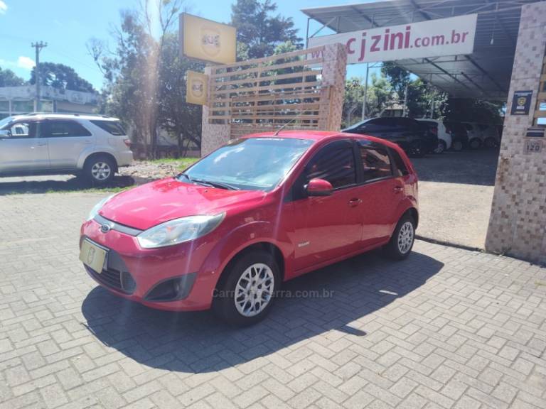 FORD - FIESTA - 2012/2013 - Vermelha - R$ 31.900,00